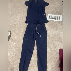 Like new- FIGS brand scrubs !